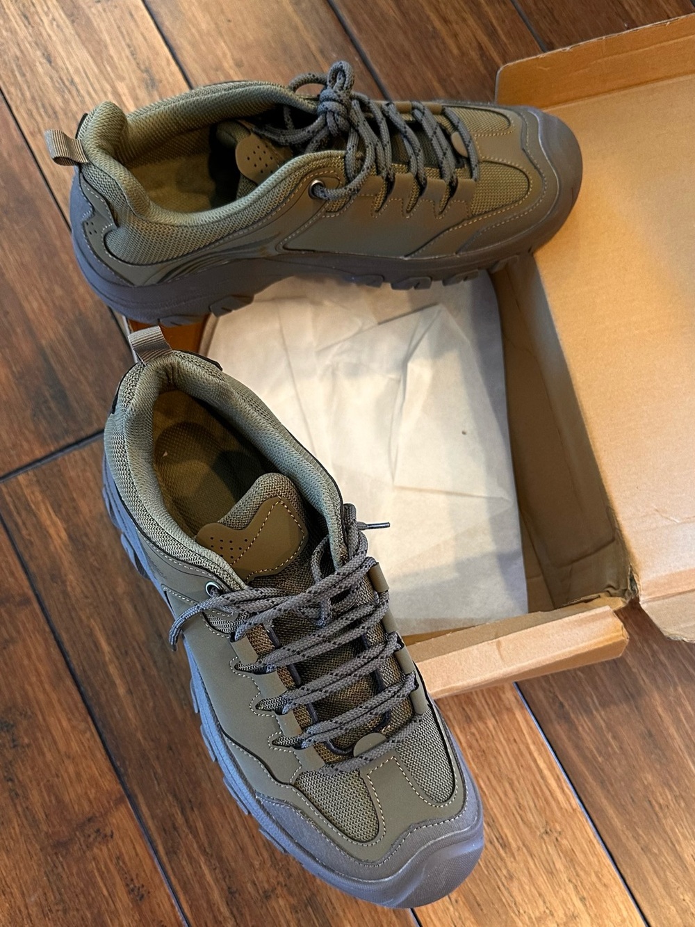 Family Tooling Shoes Hiking Shoes. Size 46 (11.5).